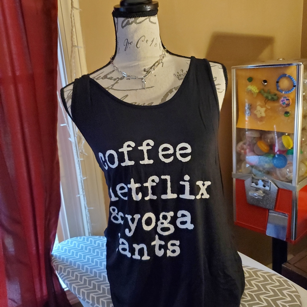 SJL woms. leisure top With so true graphics N.wT